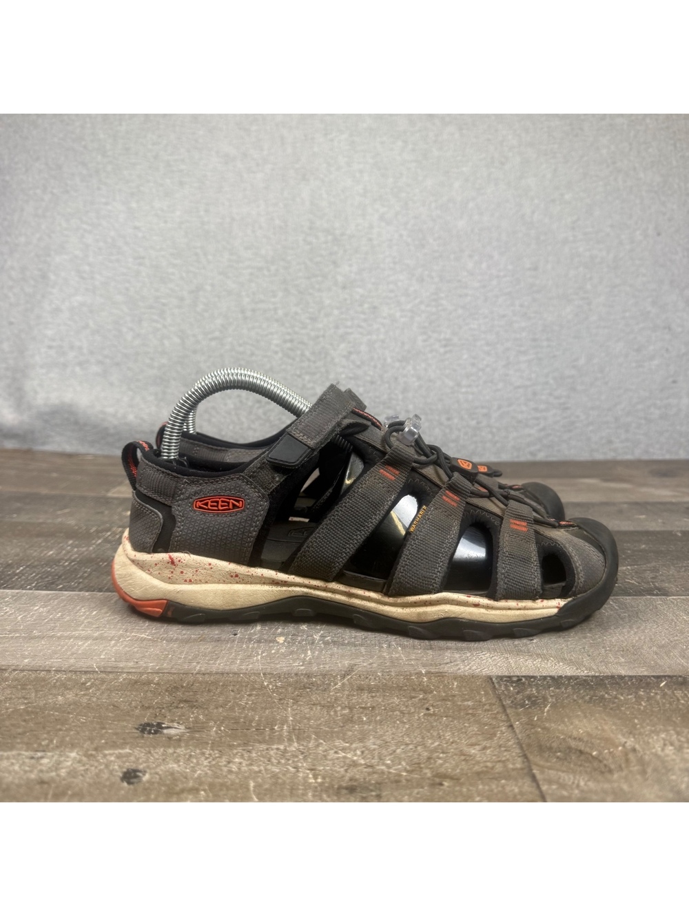 KEEN Women’s Waterproof Hiking Shoes Brown Trail Footwear Size 7